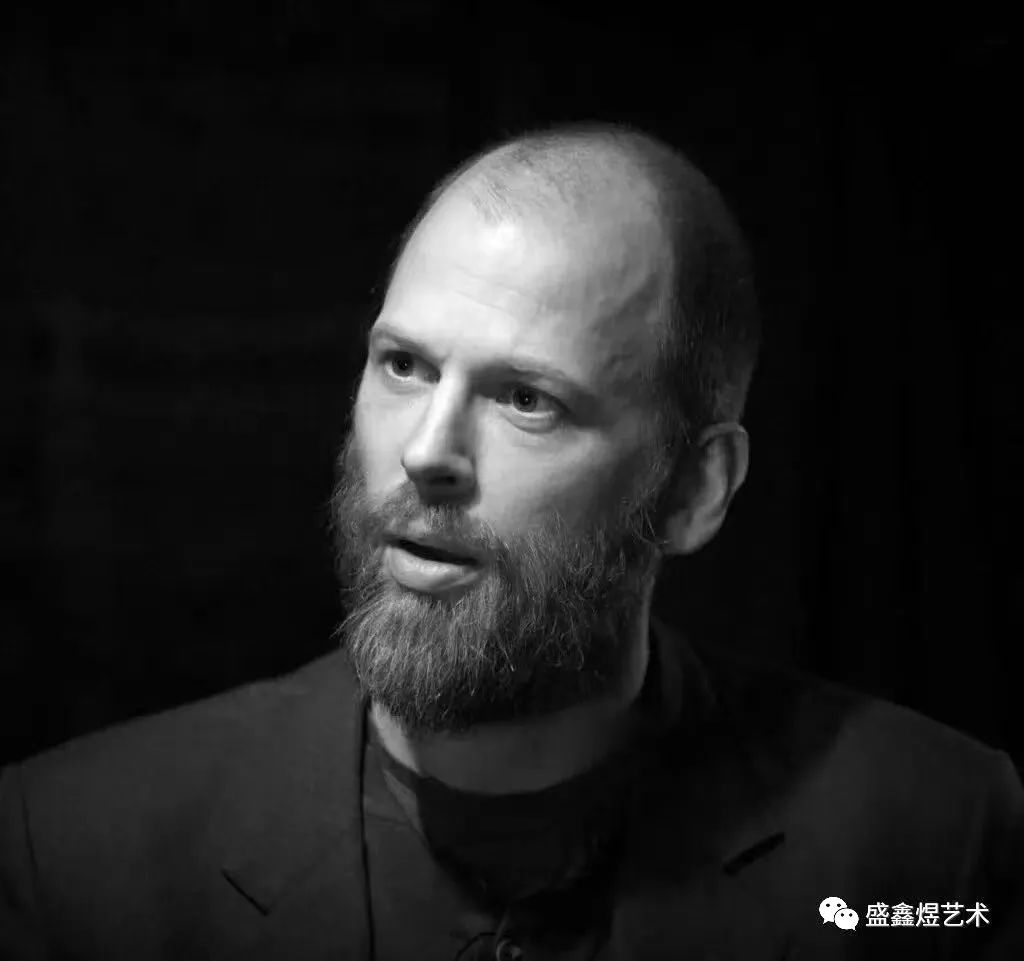要么把自己喝死，要么把自己画死！